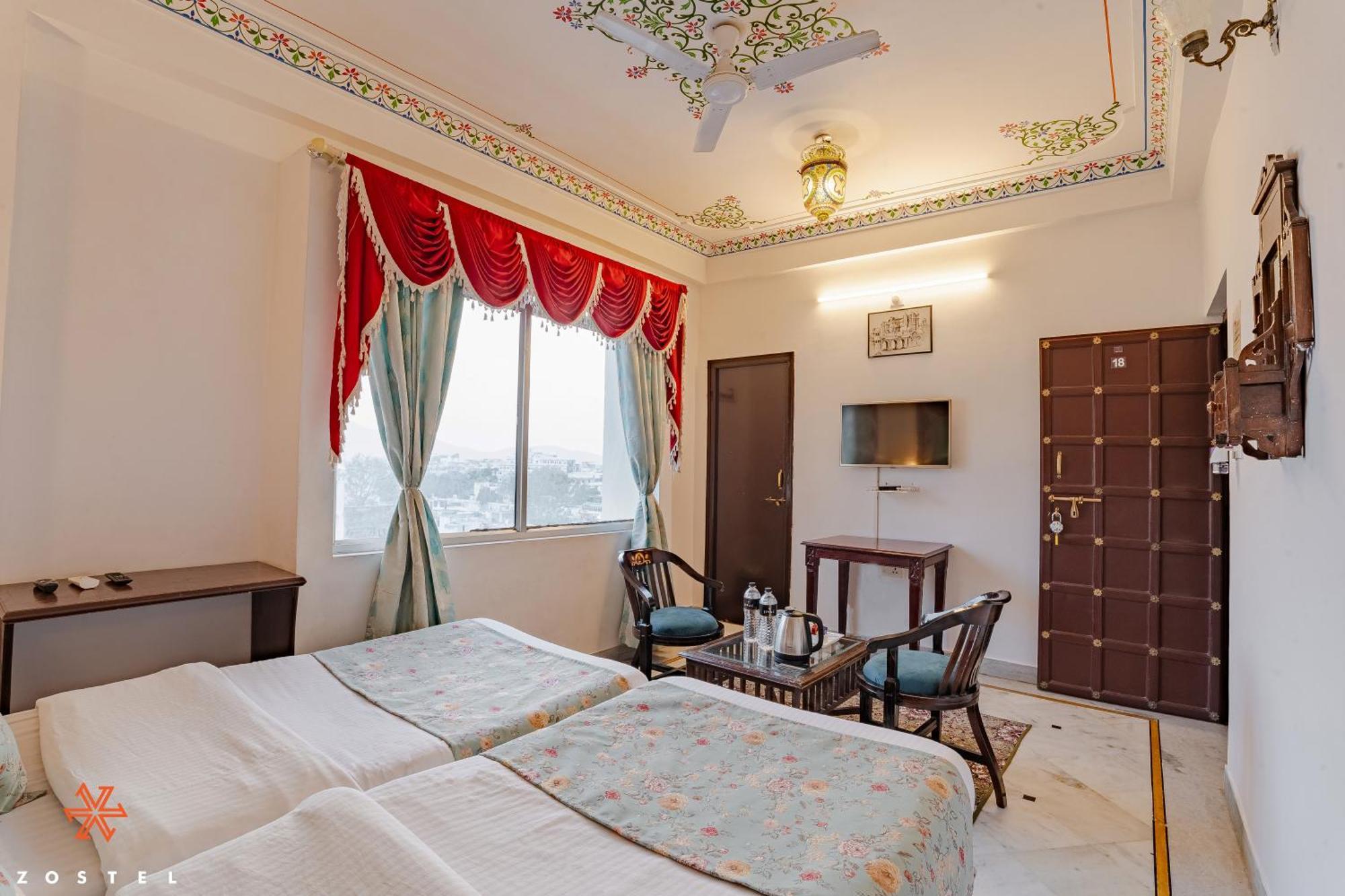 Hostel Zostel *